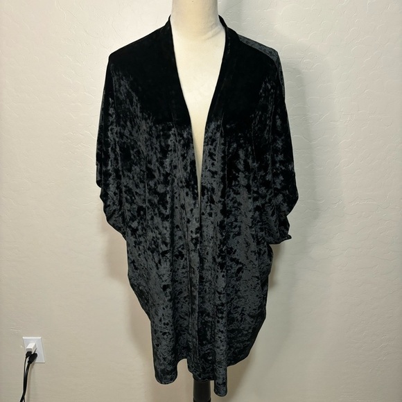 Victoria’s Secret Black Crushed Velvet Open Front Kimono Size M - Picture 3 of 10